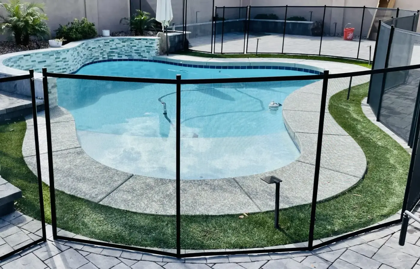 Mesh pool fence installed in Kirkland, WA